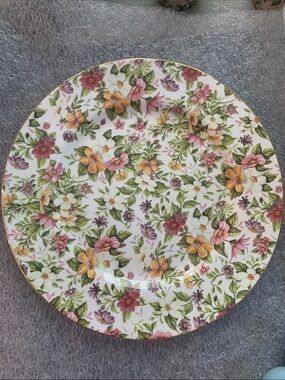 Floral Dinner Plate in Pink, Yellow & Green – Classic Garden Pattern